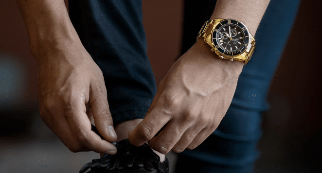 how to wear a watch