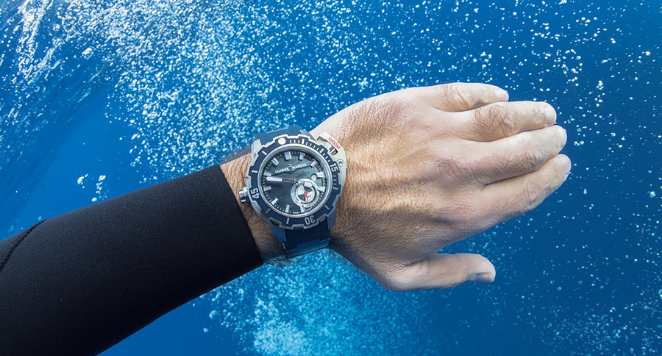 Dive watch